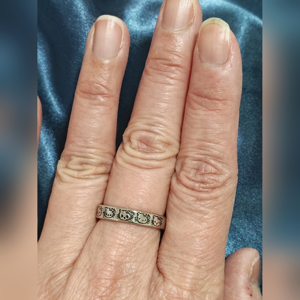 Hello Kitty Ring - Picture 3 of 3